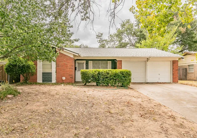 Photo 1 of Sale Pending at 7412 Meadowcrest Dr, Fort Worth, TX 76112 | MLS# 21379221 | Listing updated on 2026-09-24