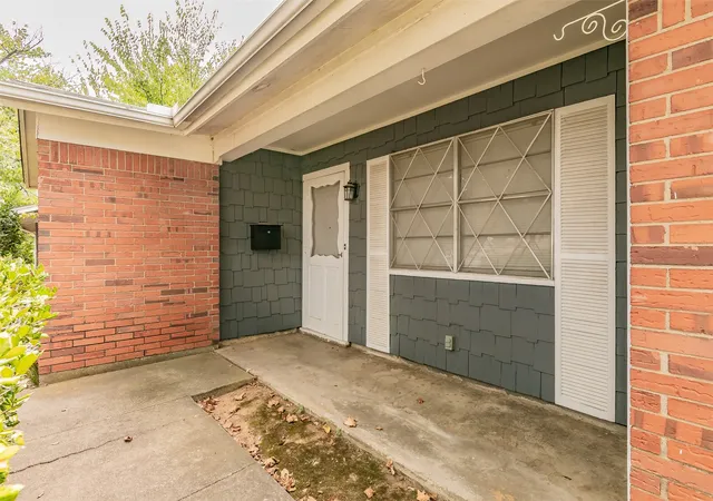 Photo 3 of Sale Pending at 7412 Meadowcrest Dr, Fort Worth, TX 76112 | MLS# 21379221 | Listing updated on 2026-09-24