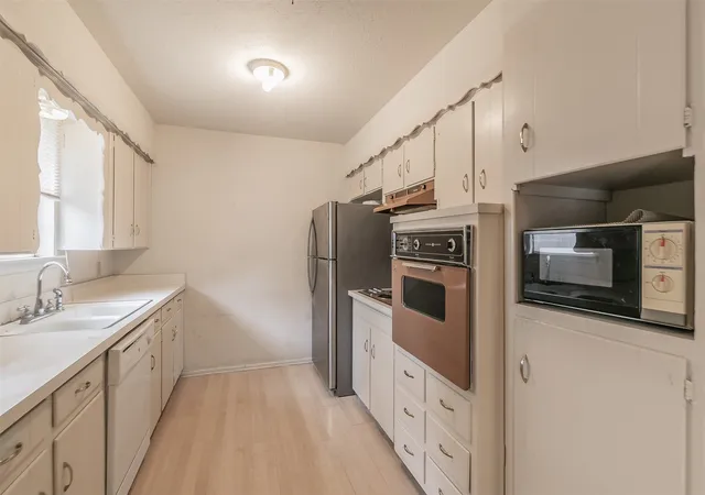Photo 4 of Sale Pending at 7412 Meadowcrest Dr, Fort Worth, TX 76112 | MLS# 21379221 | Listing updated on 2026-09-24