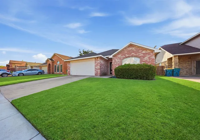 Photo 2 of Single family home for sale at 737 Nelson Dr, Cedar Hill, TX 75104 | MLS# 21379204 | Listing updated on 2026-10-02