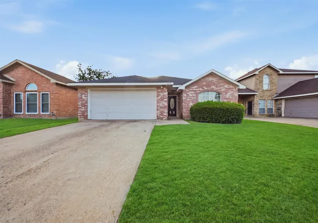 Photo 3 of Single family home for sale at 737 Nelson Dr, Cedar Hill, TX 75104 | MLS# 21379204 | Listing updated on 2026-10-02