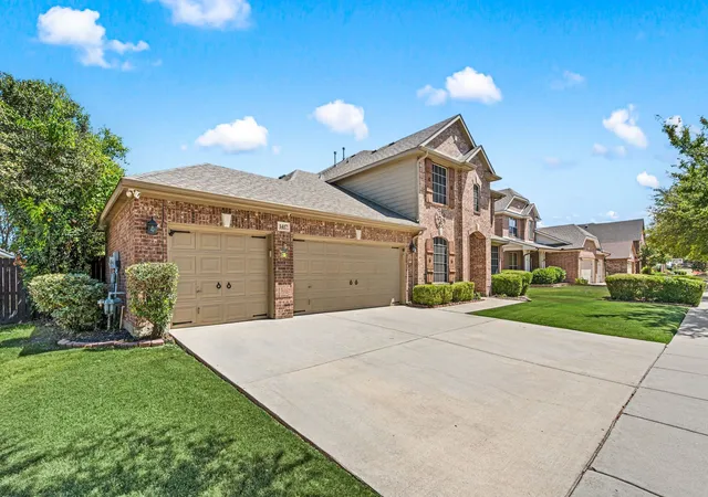Photo 3 of Single family home for sale at 1417 White Ash St, Fort Worth, TX 76131 | MLS# 21378181 | Listing updated on 2026-10-06