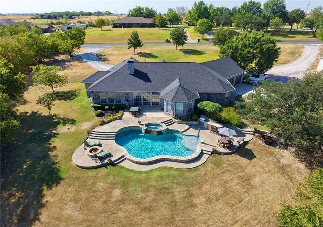 Photo 1 of Single family home for sale at 301 Hillside Dr, Muenster, TX 76252 | MLS# 21377276 | Listing updated on 2026-10-09