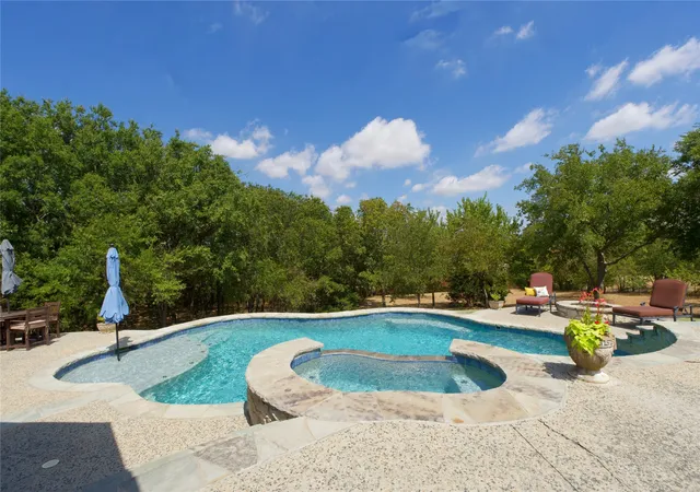Photo 3 of Single family home for sale at 301 Hillside Dr, Muenster, TX 76252 | MLS# 21377276 | Listing updated on 2026-10-09