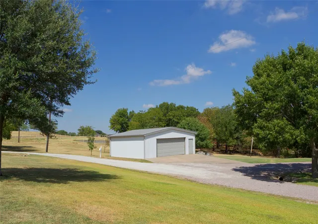 Photo 4 of Single family home for sale at 301 Hillside Dr, Muenster, TX 76252 | MLS# 21377276 | Listing updated on 2026-10-09