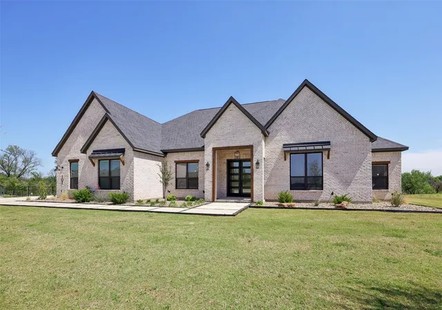 Photo 1 of Single family home for sale at 132 Peachleaf Dr, Aubrey, TX 76227 | MLS# 21379262 | Listing updated on 2026-09-21