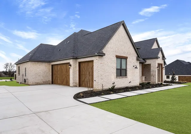 Photo 2 of Single family home for sale at 105 River Birch Dr, Aubrey, TX 76227 | MLS# 21379275 | Listing updated on 2026-09-05