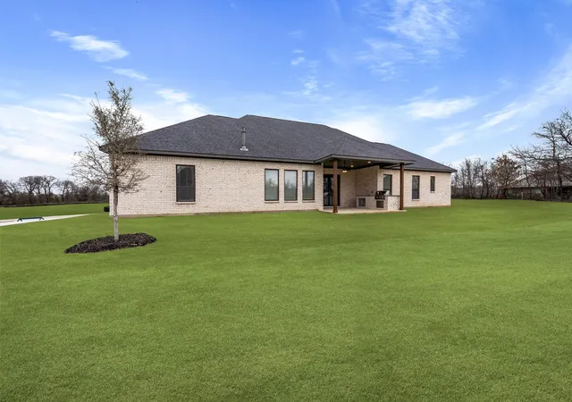 Photo 3 of Single family home for sale at 105 River Birch Dr, Aubrey, TX 76227 | MLS# 21379275 | Listing updated on 2026-09-05
