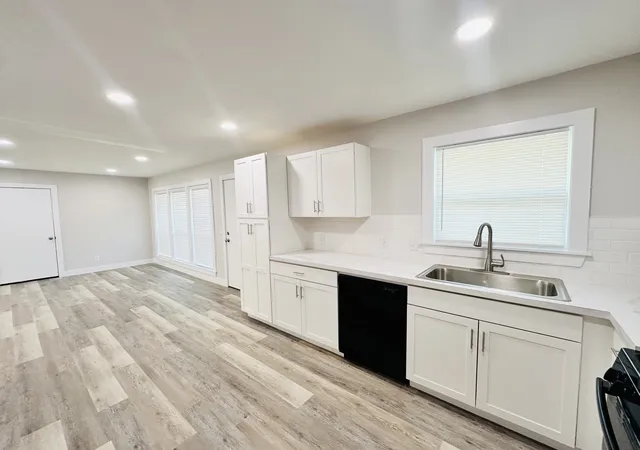 Photo 2 of Single family home for sale at 2116 Pinecrest Dr, Tyler, TX 75701 | MLS# 21379244 | Listing updated on 2026-09-29