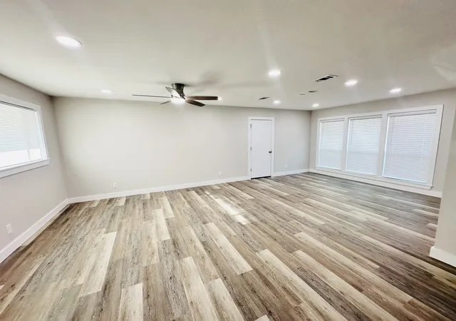 Photo 3 of Single family home for sale at 2116 Pinecrest Dr, Tyler, TX 75701 | MLS# 21379244 | Listing updated on 2026-09-29