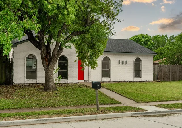 Photo 1 of Single family home for sale at 2009 Clark Trl, Grand Prairie, TX 75052 | MLS# 21379374 | Listing updated on 2026-09-06