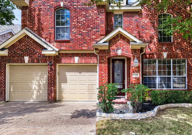 Photo 3 of Single family home for sale at 1343 Valley Vista Dr, Irving, TX 75063 | MLS# 21378667 | Listing updated on 2026-10-05