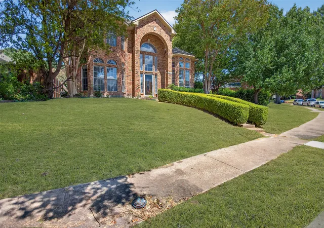 Photo 2 of Single family home for sale at 9117 Lakepointe Ave, Rowlett, TX 75088 | MLS# 21379421 | Listing updated on 2026-09-17