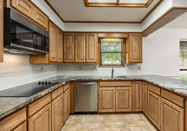 Photo 4 of Single family home for sale at 1812 N Cypress Ave, Stephenville, TX 76401 | MLS# 21379409 | Listing updated on 2026-09-28