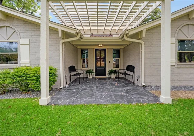 Photo 4 of Single family home for sale at 225 Karen Dr, Denison, TX 75021 | MLS# 21371199 | Listing updated on 2026-09-26