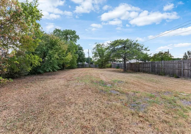 Photo 3 of Single family home for sale at 2801 Crystal Dr, Balch Springs, TX 75180 | MLS# 21367497 | Listing updated on 2026-10-08