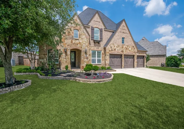 Photo 2 of Sale Pending at 968 Highpoint Way, Roanoke, TX 76262 | MLS# 21379542 | Listing updated on 2026-09-20