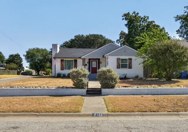 Photo 1 of Single family home for sale at 2122 Berwick Ave, Dallas, TX 75203 | MLS# 21379562 | Listing updated on 2026-09-06