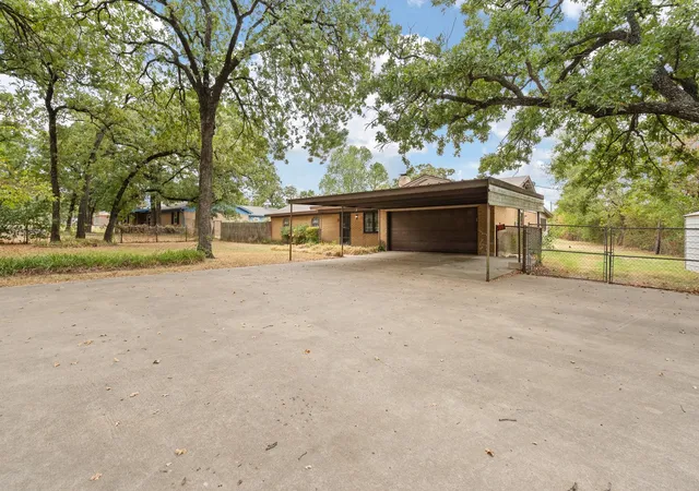 Photo 3 of Single family home for sale at 3016 E Renfro St, Burleson, TX 76028 | MLS# 21379113 | Listing updated on 2026-09-16