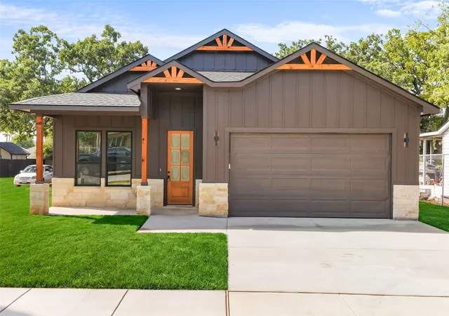 Photo 1 of Single family home for sale at 4918 Sunshine Dr, Fort Worth, TX 76105 | MLS# 21379514 | Listing updated on 2026-10-09