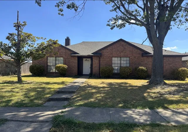 Photo 1 of Single family home for sale at 2217 Crestview Ln, Rowlett, TX 75088 | MLS# 21379586 | Listing updated on 2026-09-17