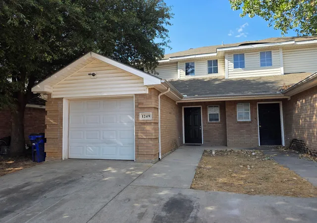 Photo 1 of Single family home for sale at 1249 Village Garden Dr, Azle, TX 76020 | MLS# 21379611 | Listing updated on 2026-09-06