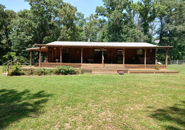Photo 3 of Sale Pending at 1061 County Rd 1807, Yantis, TX 75497 | MLS# 21379588 | Listing updated on 2026-09-30