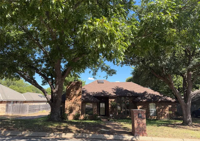 Photo 1 of Single family home for sale at 4307 Waycross Dr, Arlington, TX 76016 | MLS# 21379624 | Listing updated on 2026-10-08