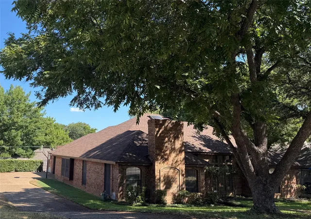 Photo 2 of Single family home for sale at 4307 Waycross Dr, Arlington, TX 76016 | MLS# 21379624 | Listing updated on 2026-10-08