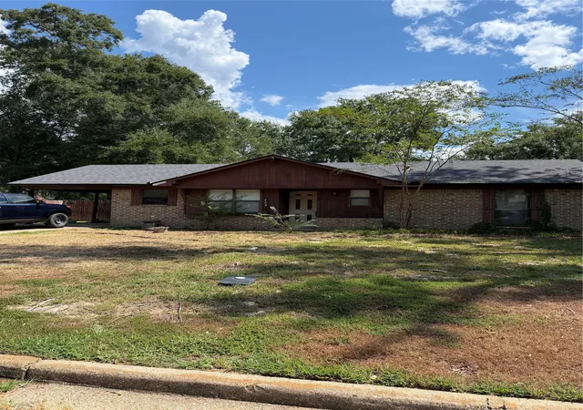 Photo 2 of Single family home for sale at 408 Hillcreek Dr, Whitehouse, TX 75791 | MLS# 21379606 | Listing updated on 2026-10-05