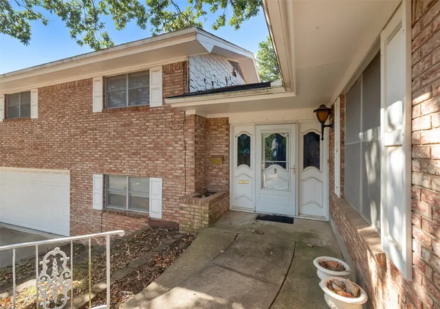 Photo 2 of Single family home for sale at 1520 W Main St, Denison, TX 75020 | MLS# 21373729 | Listing updated on 2026-09-24