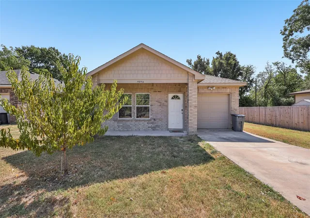 Photo 2 of Single family home for sale at 909 S Frances St #A, Terrell, TX 75160 | MLS# 21371762 | Listing updated on 2026-10-05