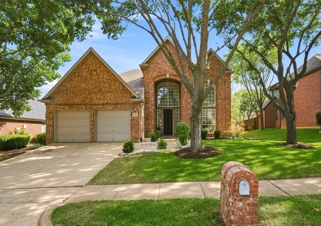Photo 2 of Sale Pending at 2201 Sagebrush Dr, Flower Mound, TX 75028 | MLS# 21378162 | Listing updated on 2026-10-08