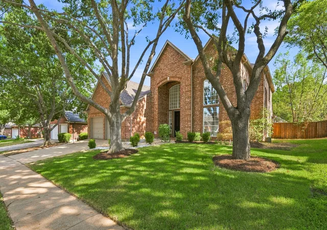 Photo 3 of Sale Pending at 2201 Sagebrush Dr, Flower Mound, TX 75028 | MLS# 21378162 | Listing updated on 2026-10-08