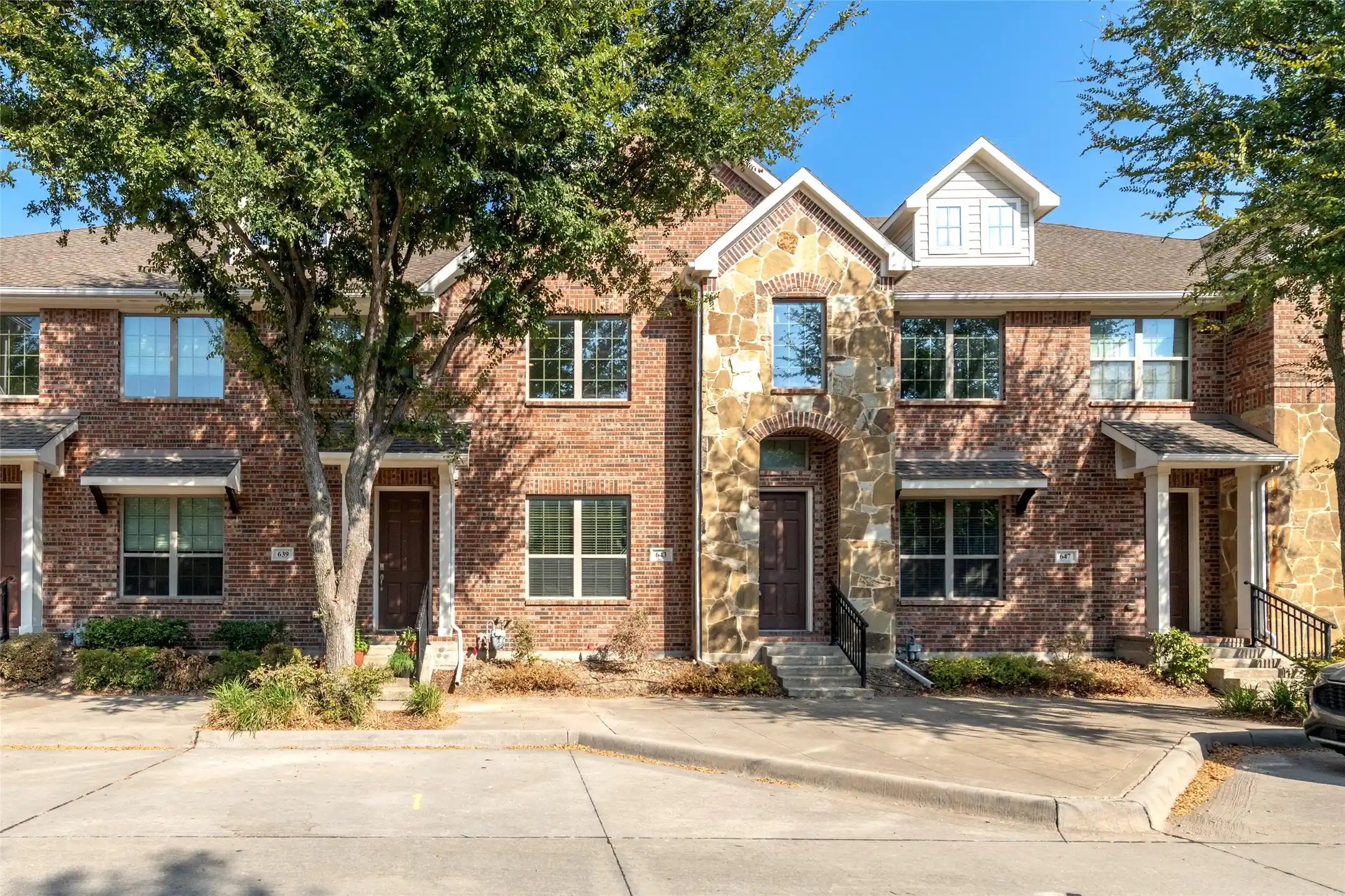 Photo 1 of Townhouse for sale at 643 Matthew Pl, Richardson, TX 75081 | MLS# 21376399 | Listing updated on 2026-10-28
