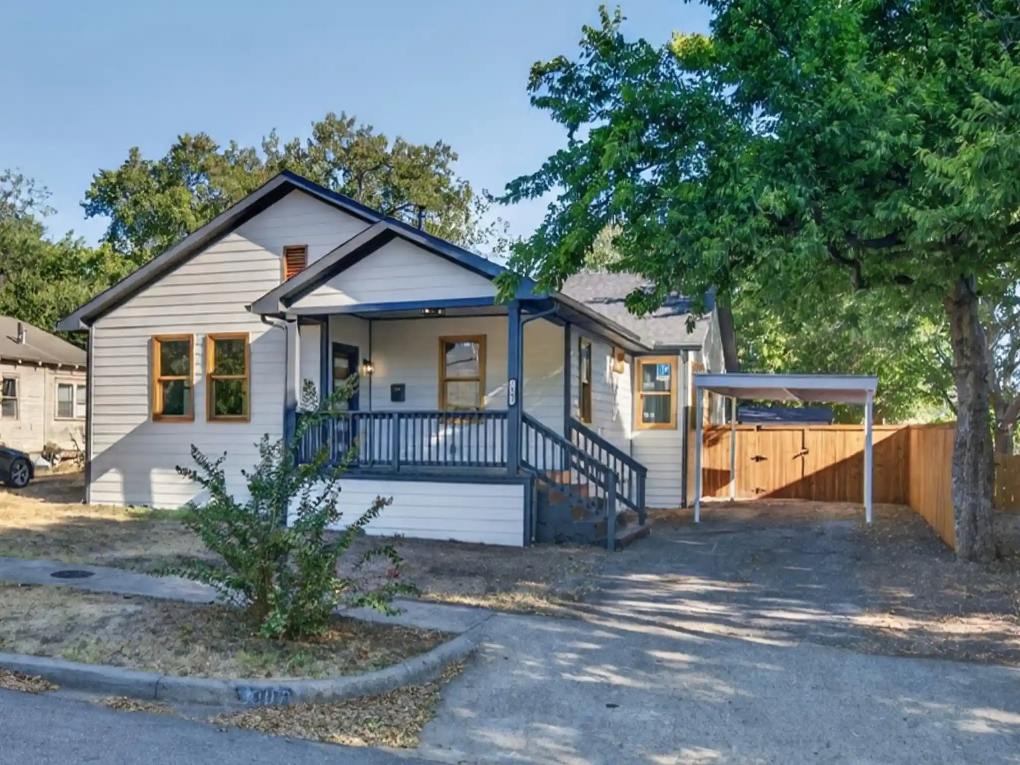 Photo 1 of Single family home for sale at 1007 Winston St, Dallas, TX 75208 | MLS# 21379351 | Listing updated on 2026-10-15