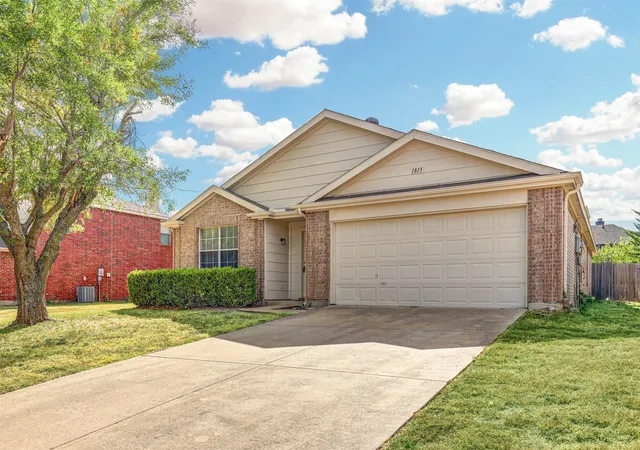 Photo 2 of Single family home for sale at 1815 Citadel Dr, Glenn Heights, TX 75154 | MLS# 21379577 | Listing updated on 2026-09-06