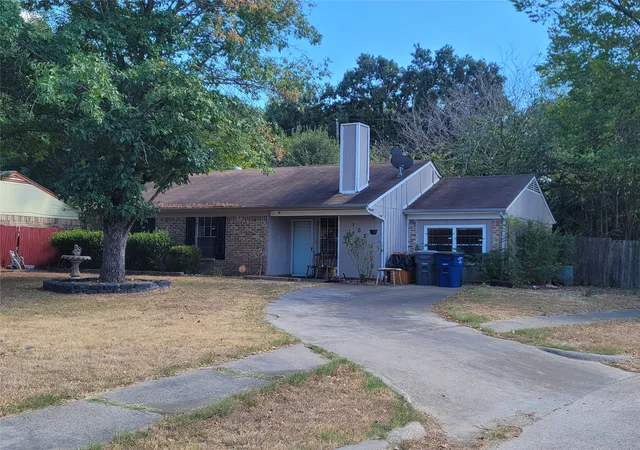 Photo 1 of Single family home for sale at 102 Buttercup Ln, Dallas, TX 75217 | MLS# 21377572 | Listing updated on 2026-09-29