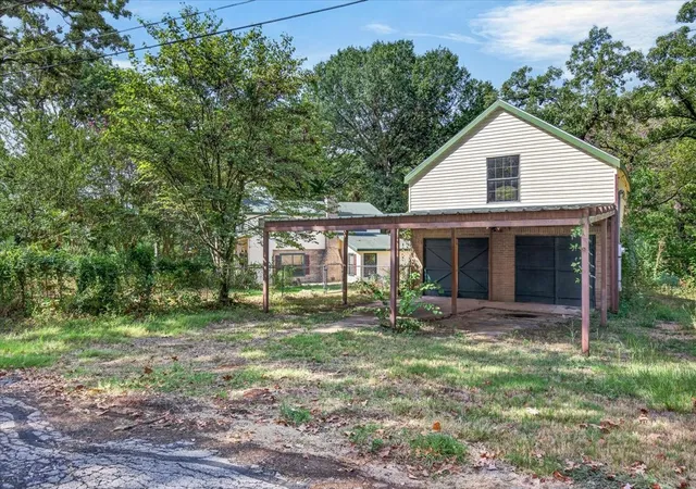 Photo 3 of Single family home for sale at 110 Hidalgo Loop, Mabank, TX 75156 | MLS# 21376724 | Listing updated on 2026-09-06