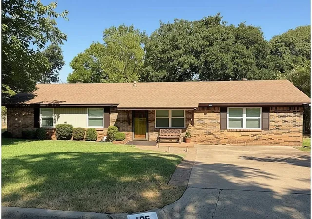Photo 1 of Single family home for sale at 125 Glenhaven Dr, Azle, TX 76020 | MLS# 21379698 | Listing updated on 2026-09-26