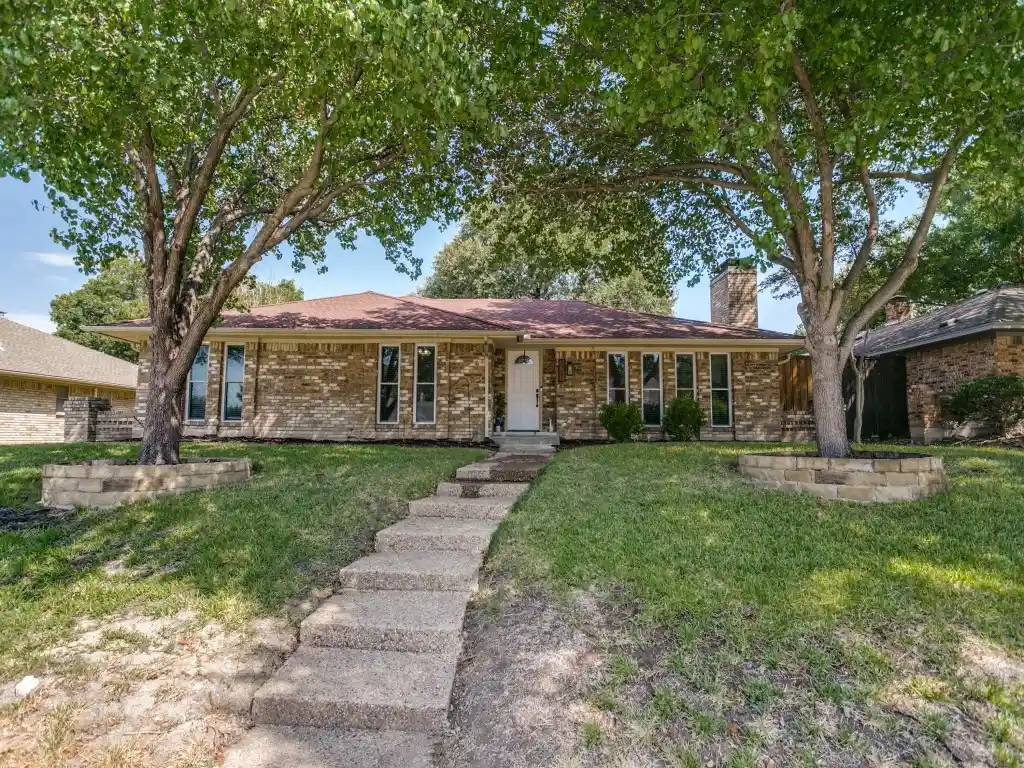 Photo 1 of Sale Pending at 2721 Bengal Ln, Plano, TX 75023 | MLS# 21379741 | Listing updated on 2026-10-27