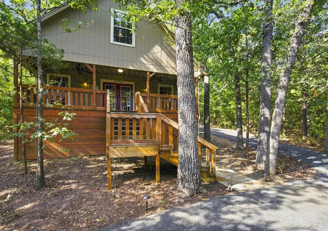 Photo 1 of Single family home for sale at 196 Lakecrest Dr, Pottsboro, TX 75076 | MLS# 21362370 | Listing updated on 2026-09-23