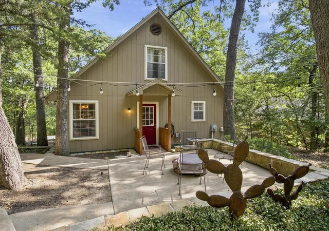 Photo 2 of Single family home for sale at 196 Lakecrest Dr, Pottsboro, TX 75076 | MLS# 21362370 | Listing updated on 2026-09-23