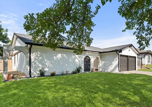 Photo 3 of Sale Pending at 7621 Oak Ridge Dr, North Richland Hills, TX 76182 | MLS# 21379625 | Listing updated on 2026-09-29