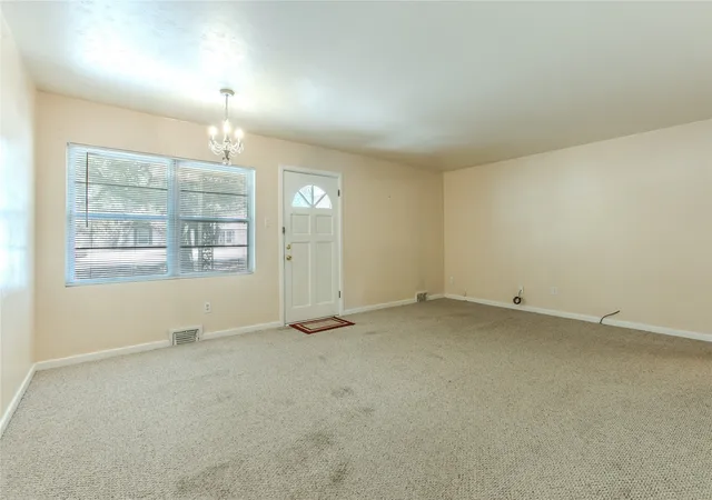 Photo 3 of Single family home for sale at 400 Randle Dr, Woodway, TX 76712 | MLS# 21379847 | Listing updated on 2026-09-07