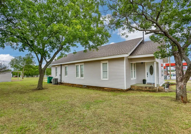 Photo 3 of Single family home for sale at 322&410 E Division St, Muenster, TX 76252 | MLS# 21379858 | Listing updated on 2026-09-07