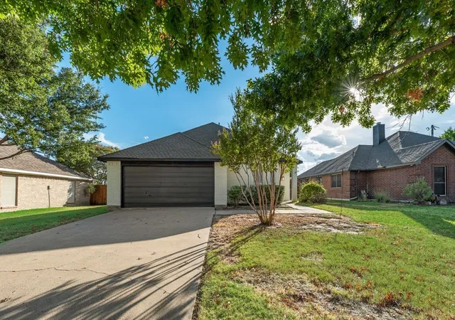 Photo 1 of Sale Pending at 533 Bowie St, Forney, TX 75126 | MLS# 21377875 | Listing updated on 2026-09-30