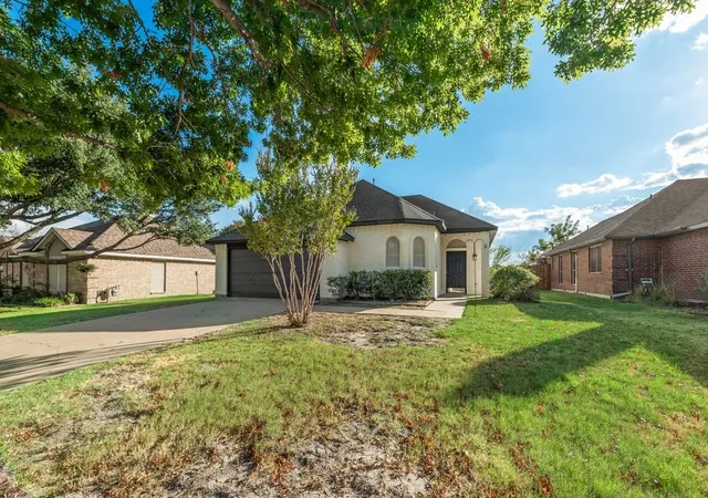 Photo 2 of Sale Pending at 533 Bowie St, Forney, TX 75126 | MLS# 21377875 | Listing updated on 2026-09-30