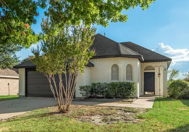 Photo 3 of Sale Pending at 533 Bowie St, Forney, TX 75126 | MLS# 21377875 | Listing updated on 2026-09-30