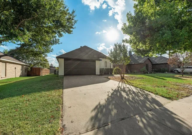 Photo 3 of Sale Pending at 533 Bowie St, Forney, TX 75126 | MLS# 21377875 | Listing updated on 2026-09-30